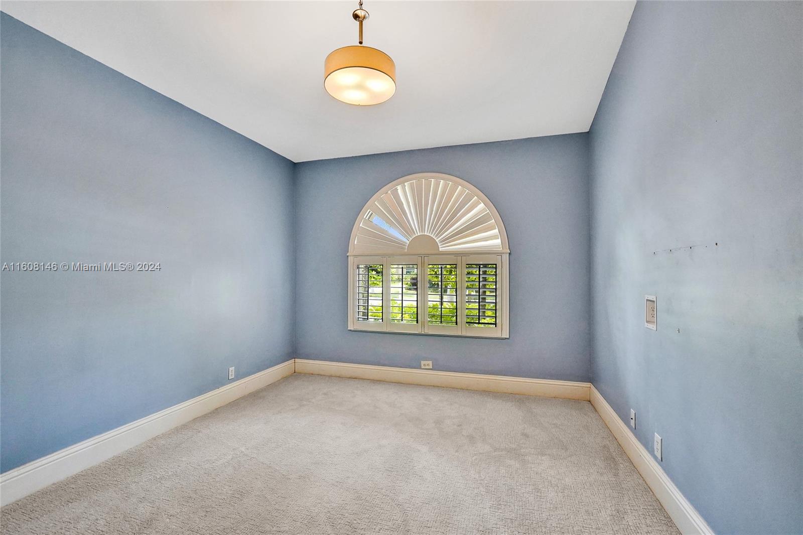 400 Alexandra Cir