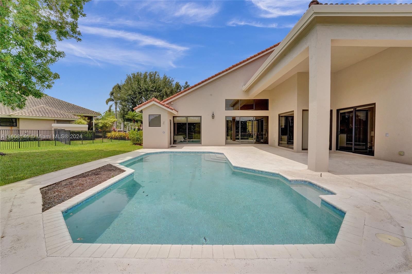 400 Alexandra Cir