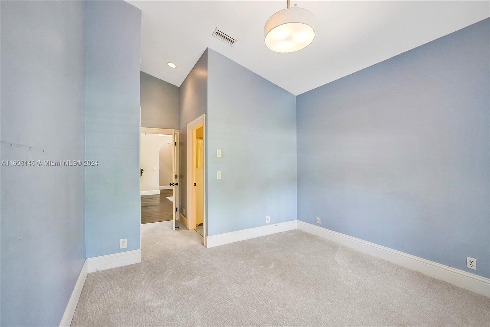 400 Alexandra Cir