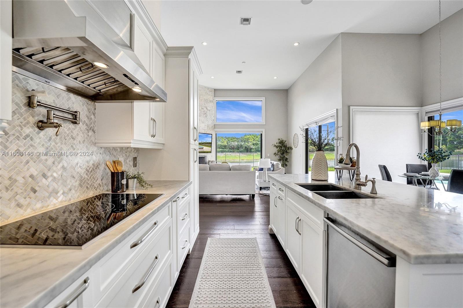 400 Alexandra Cir