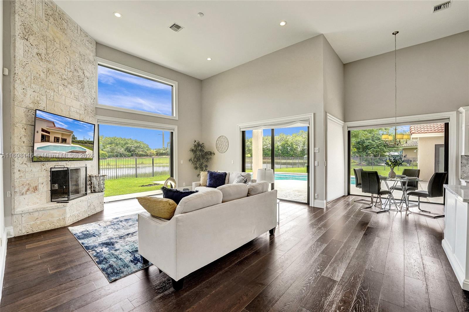 400 Alexandra Cir