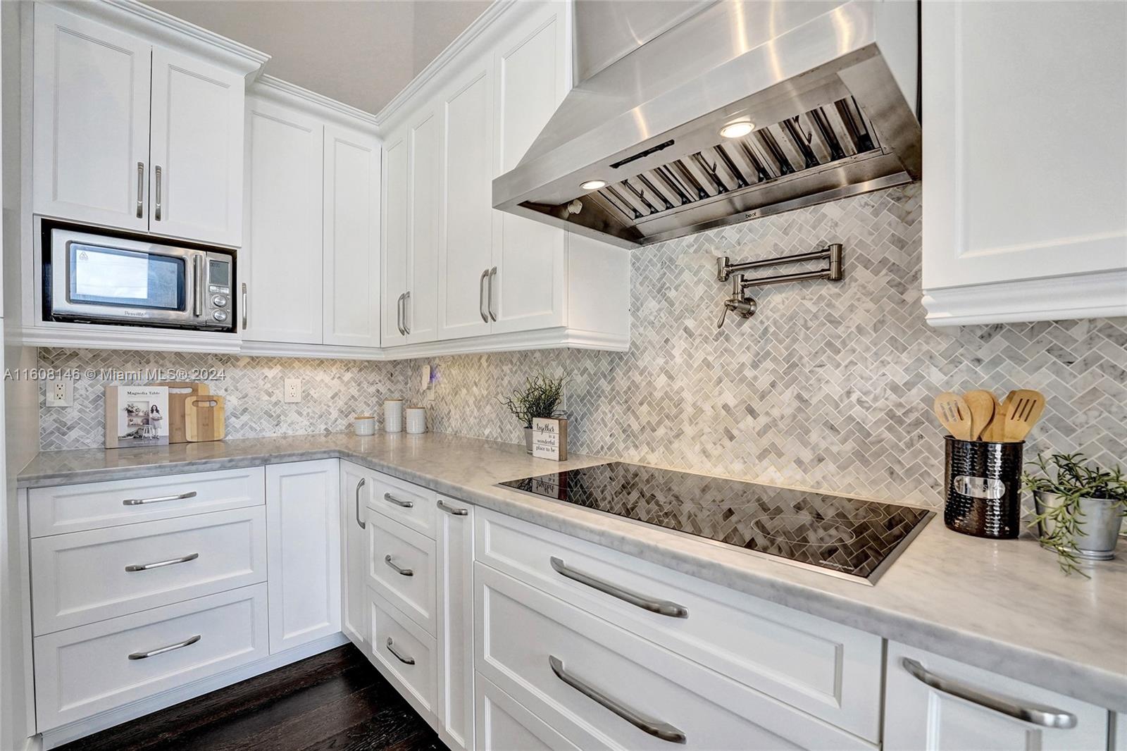 400 Alexandra Cir