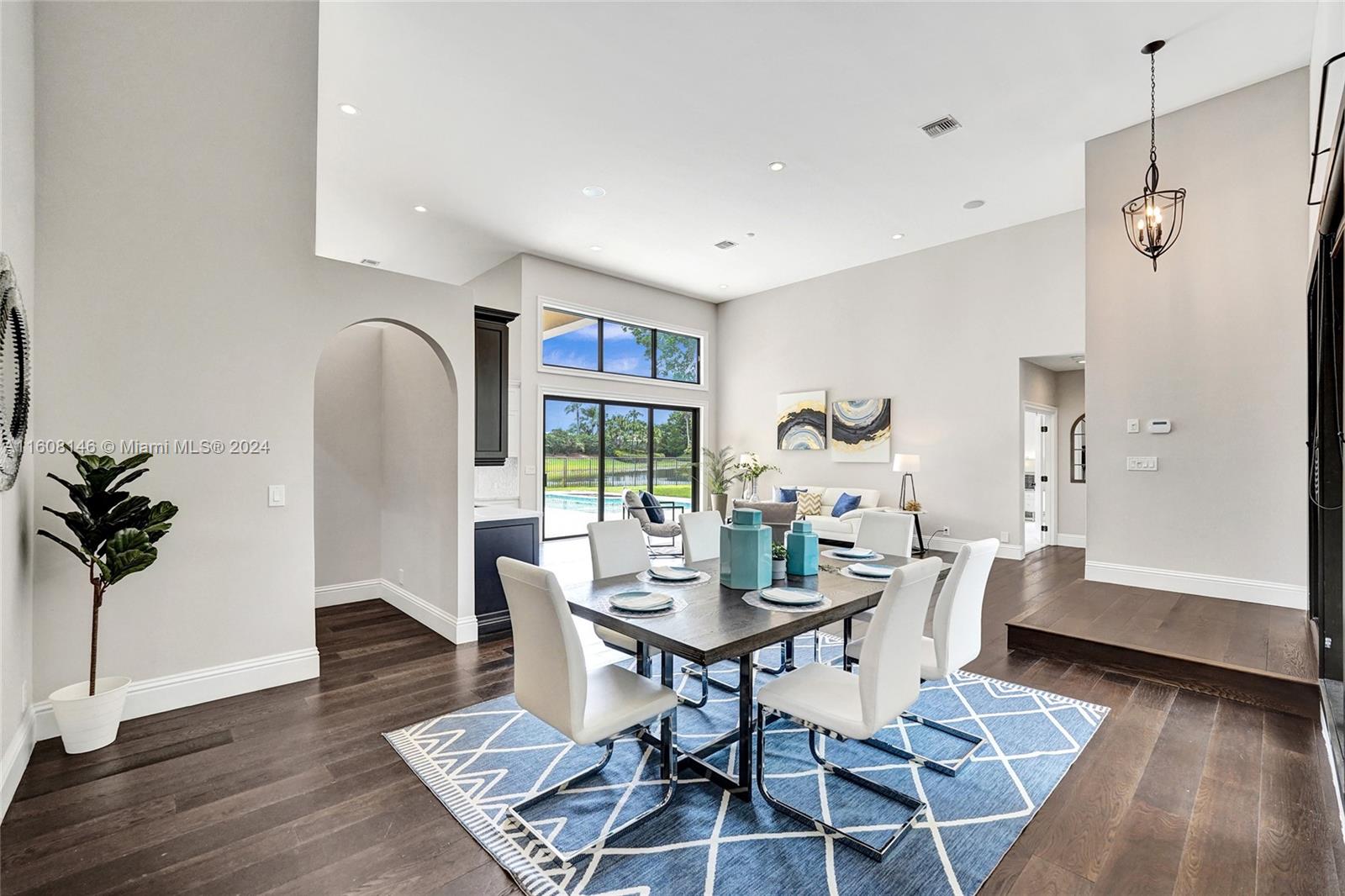 400 Alexandra Cir