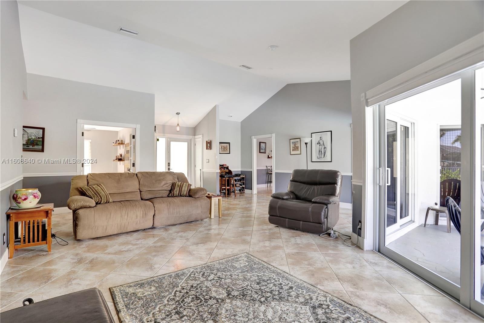 585 NW 113th Ter