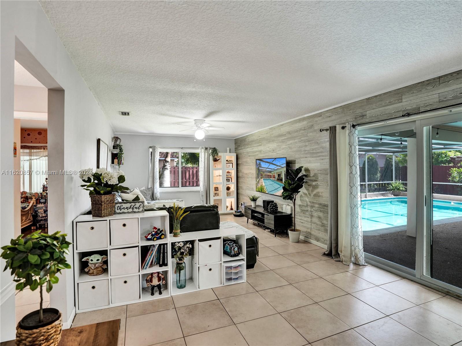 11261 NW 40th St