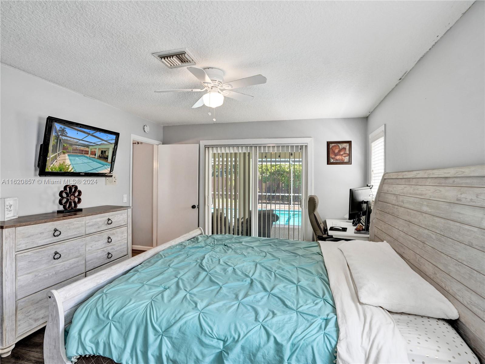 11261 NW 40th St