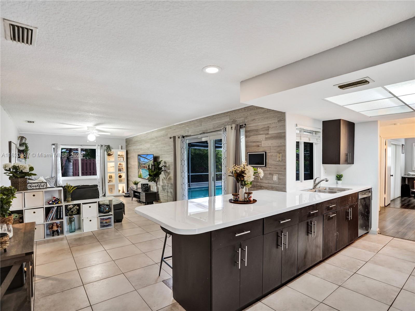 11261 NW 40th St