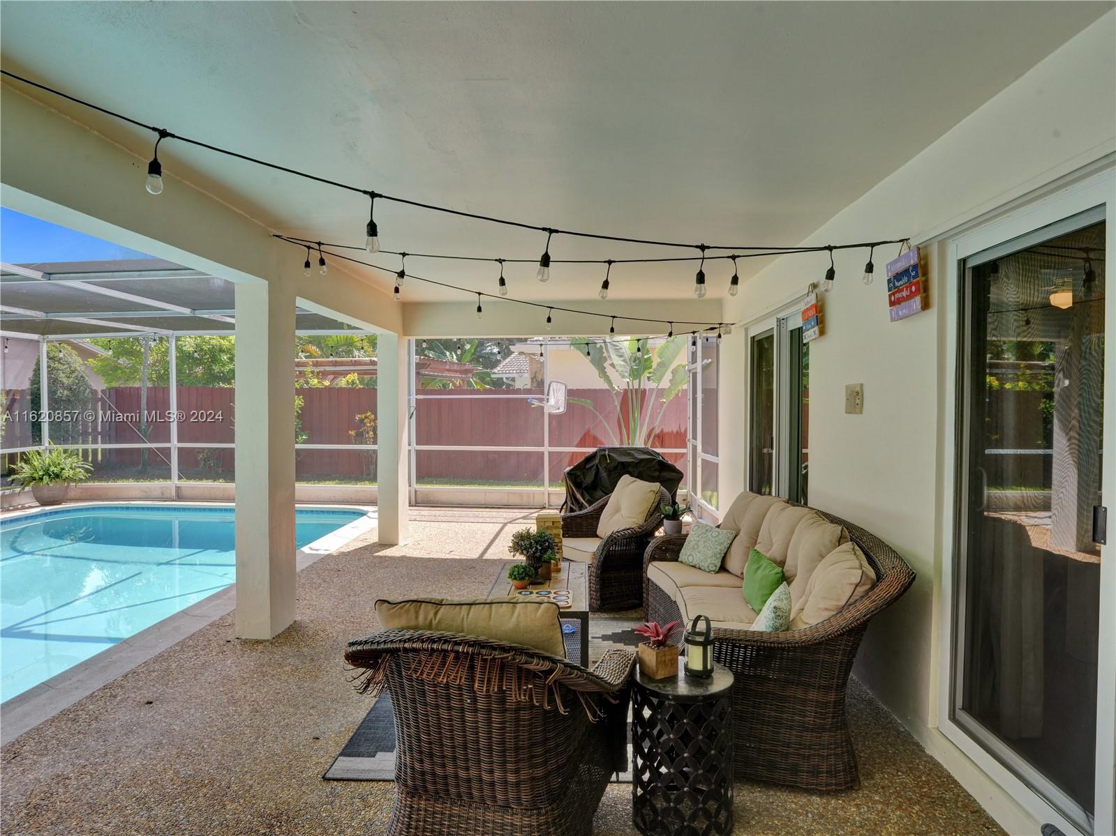 11261 NW 40th St