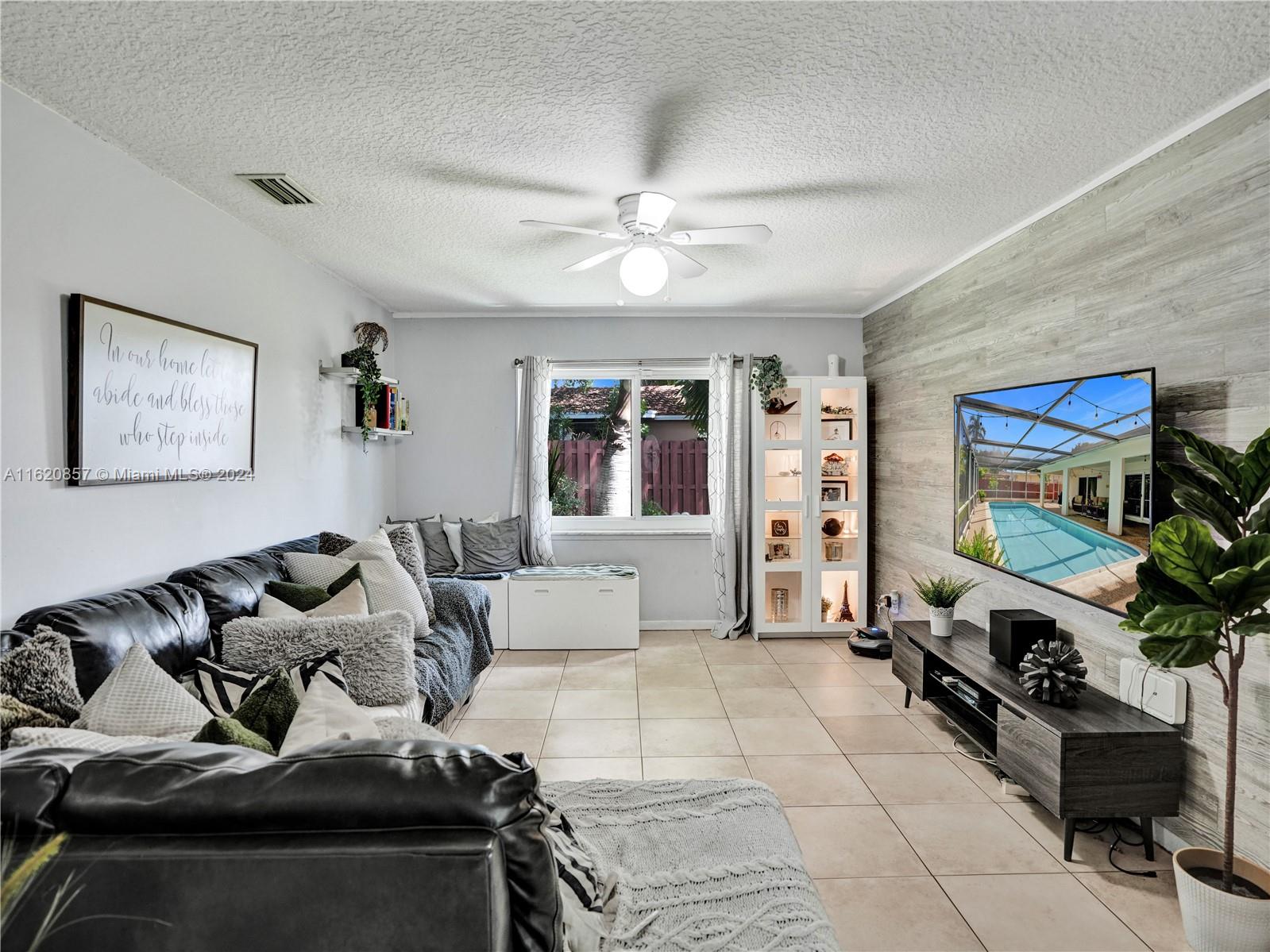 11261 NW 40th St