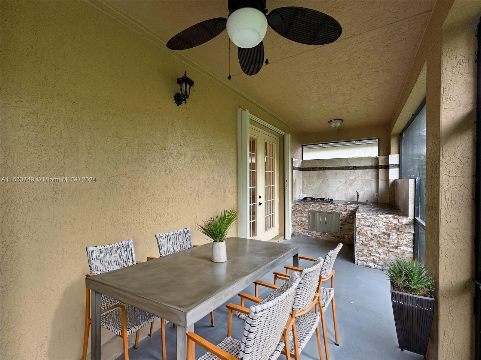 3936 W Gardenia Ave