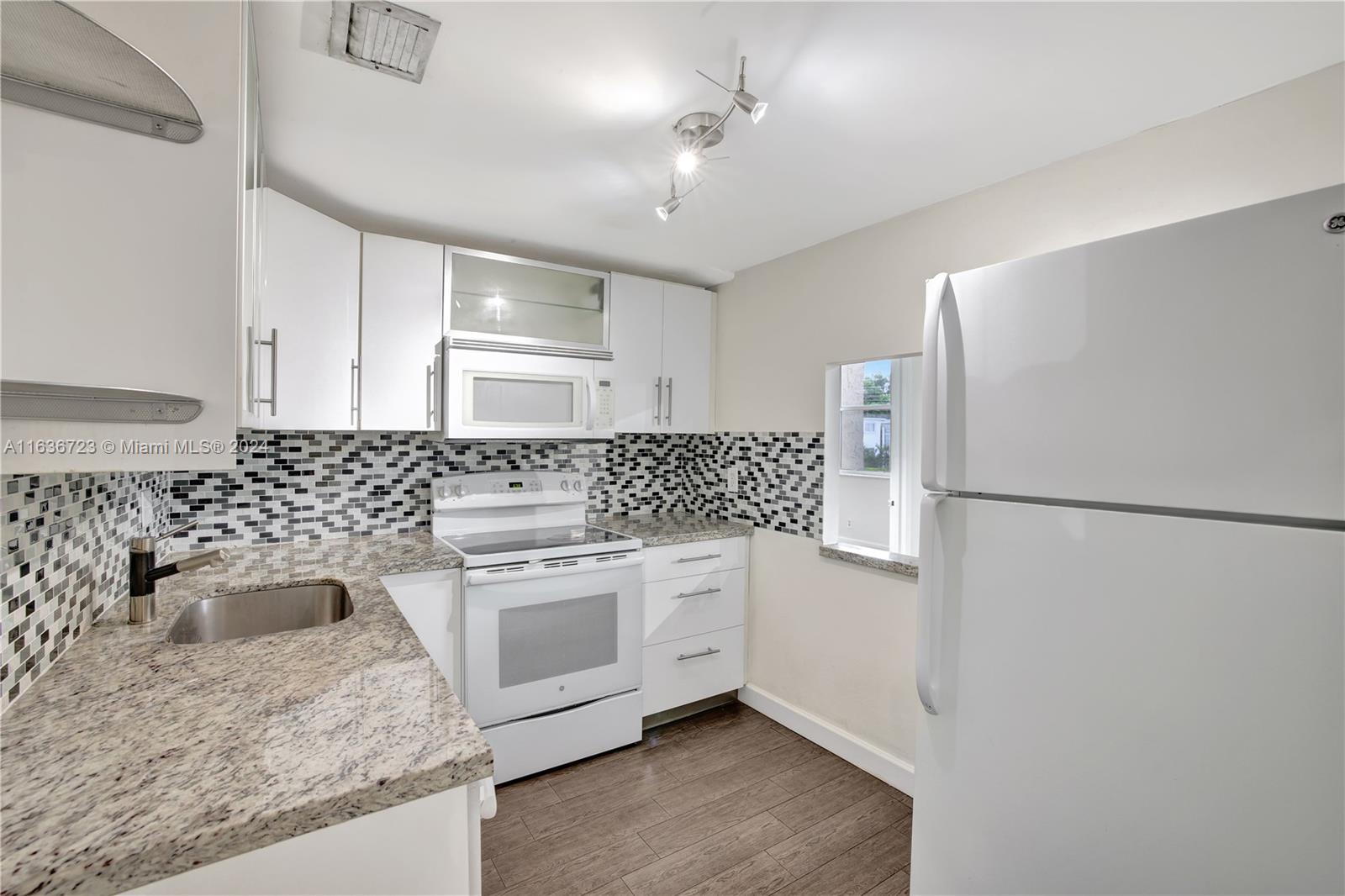 1050 SE 15th St # 203