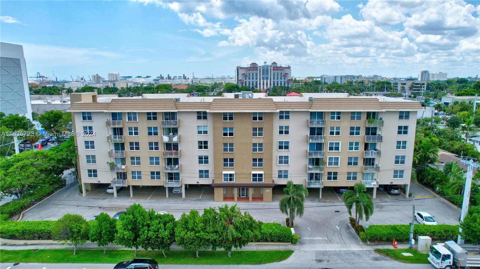 1050 SE 15th St # 203