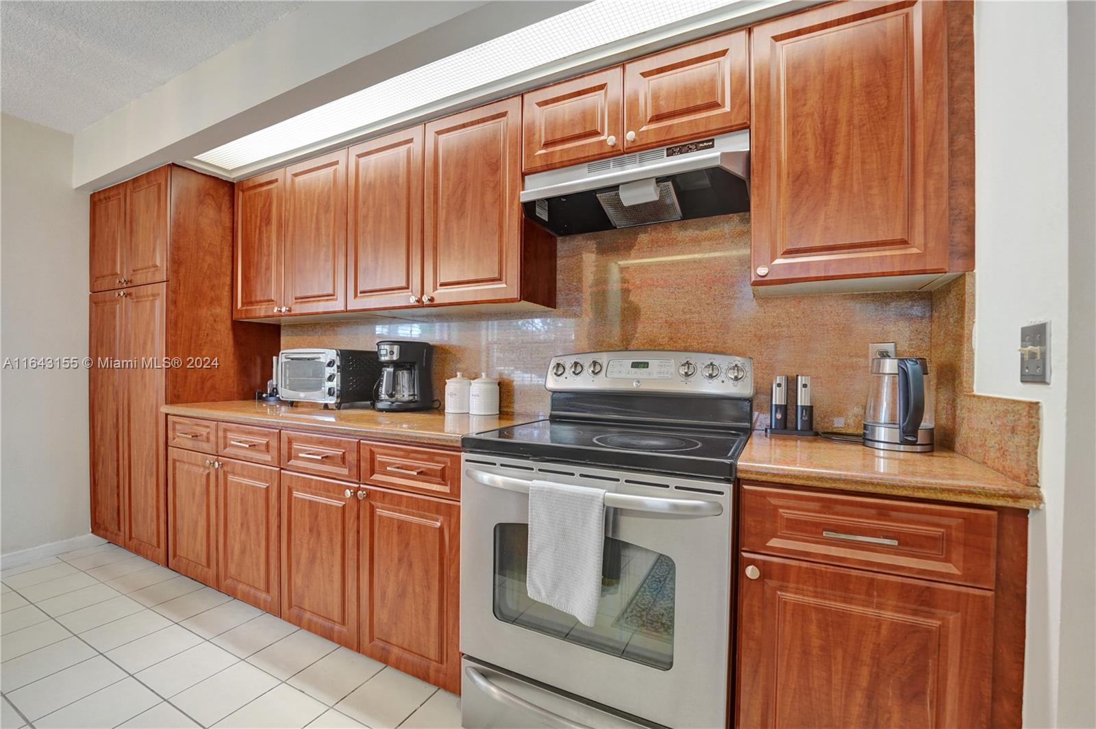 7816 NW 84th Ter
