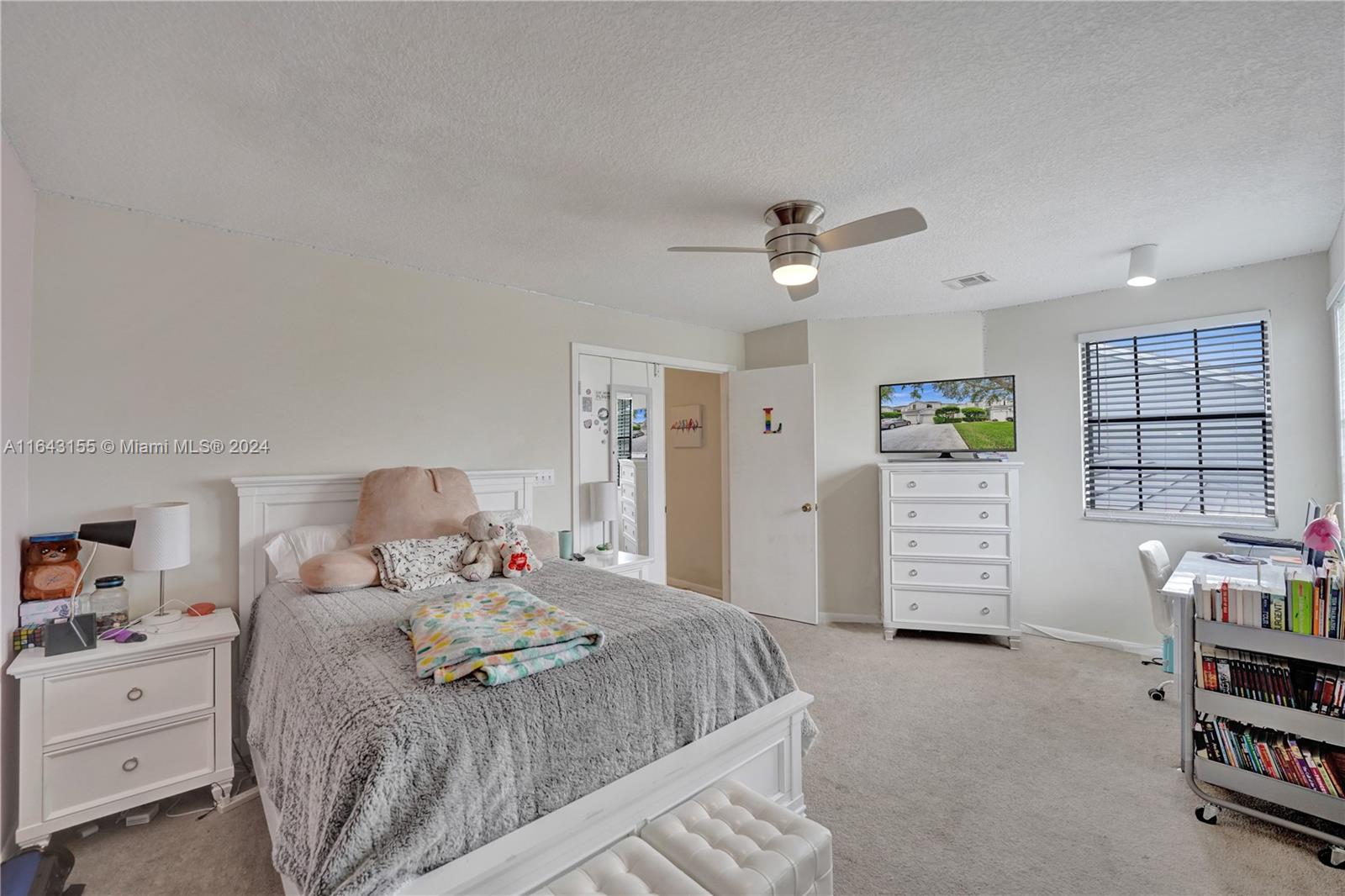 7816 NW 84th Ter