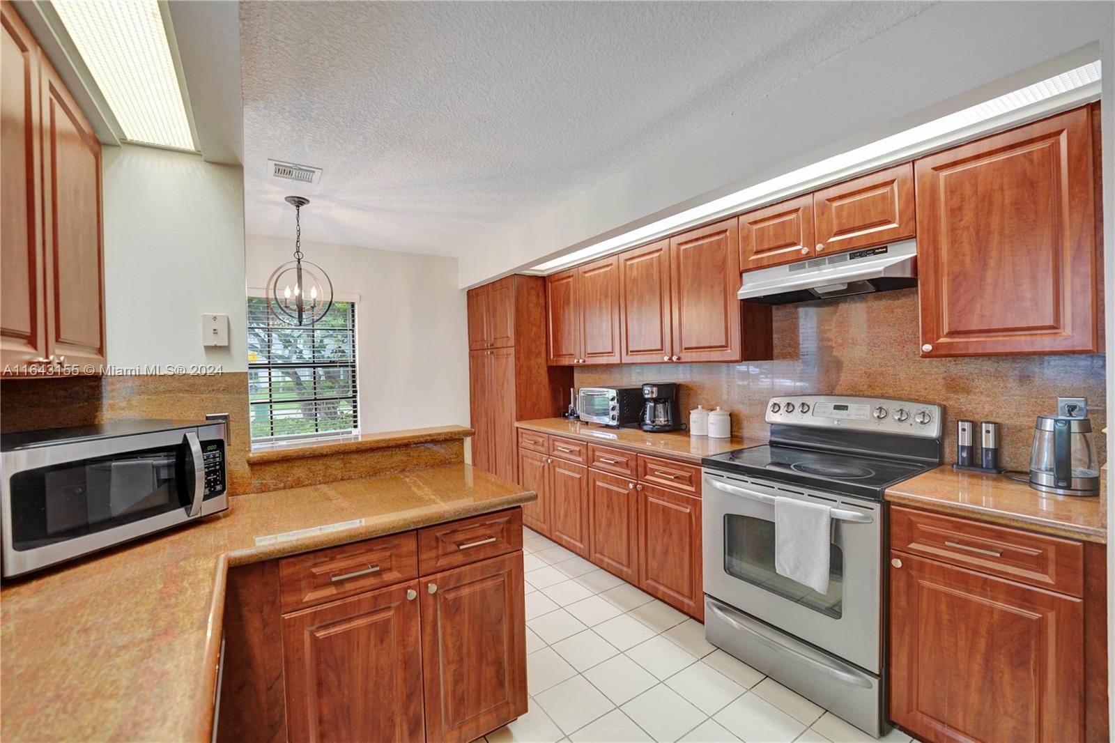 7816 NW 84th Ter