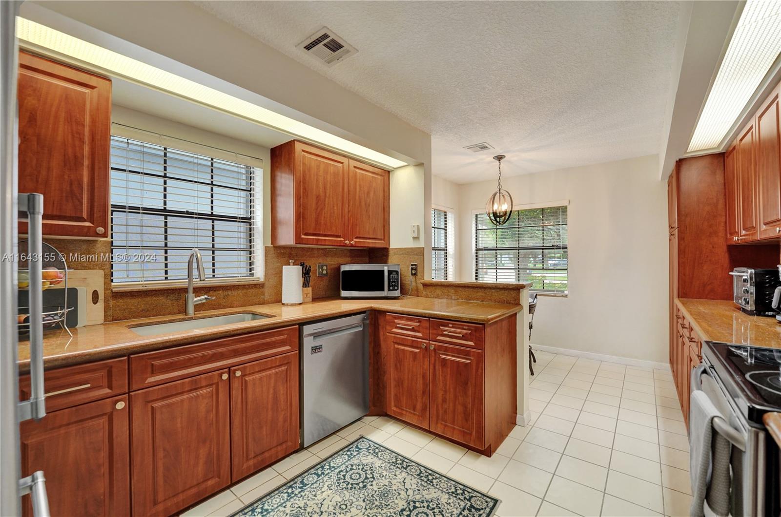 7816 NW 84th Ter