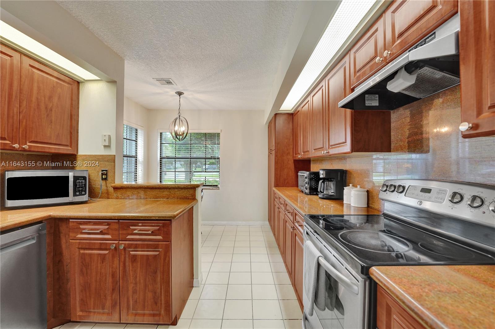 7816 NW 84th Ter