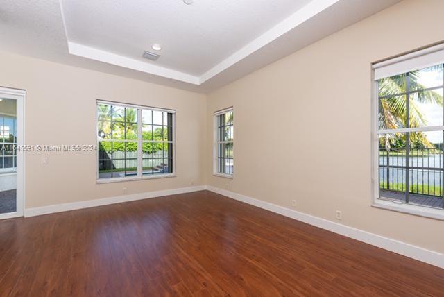 1737 Harbor View Cir