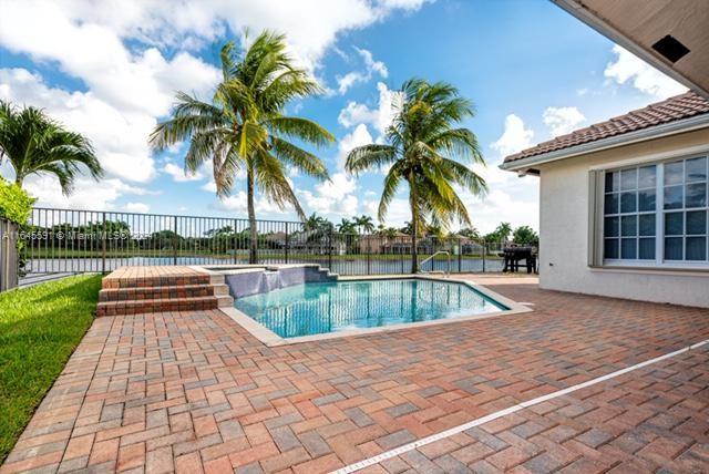 1737 Harbor View Cir