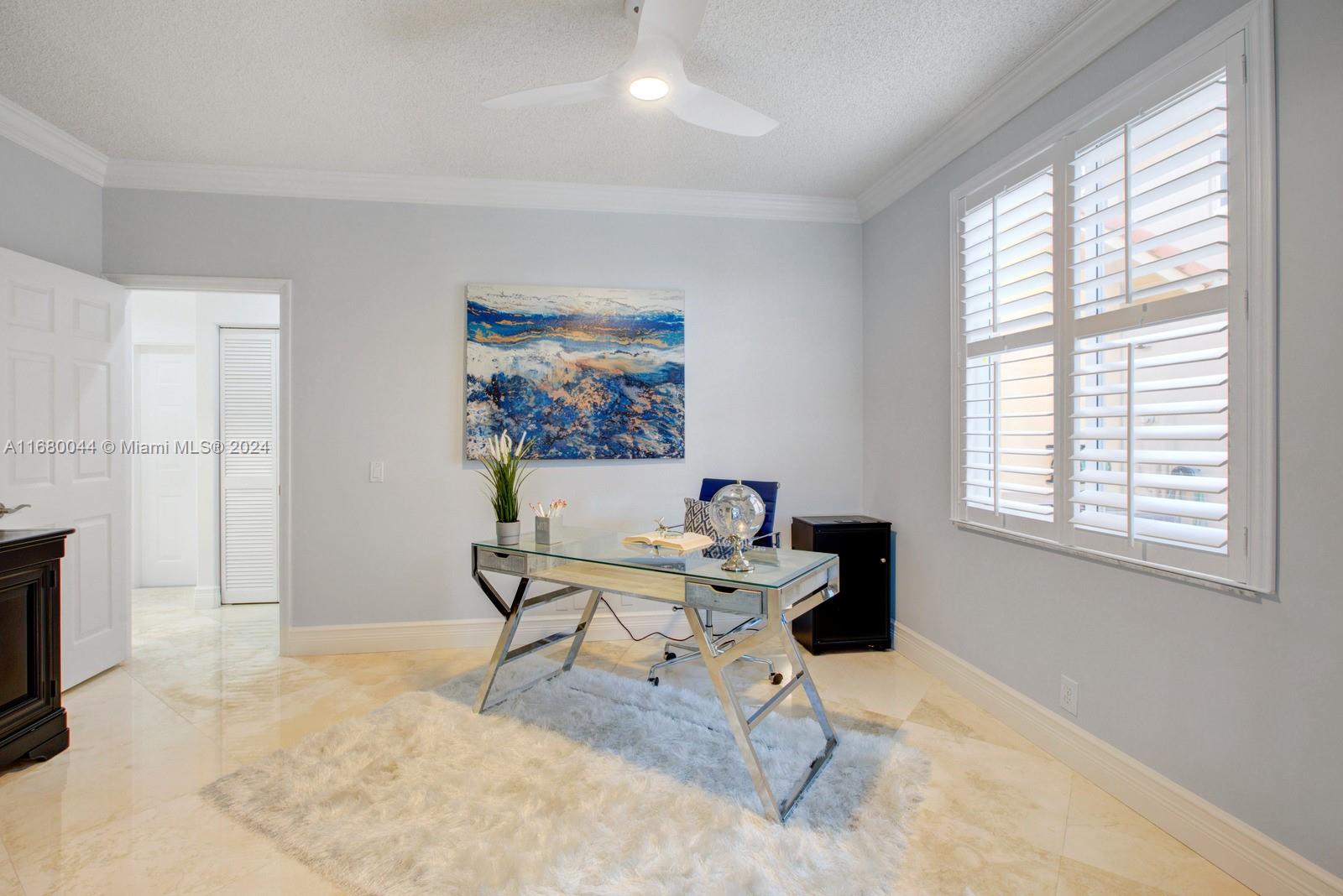 949 Crestview Cir