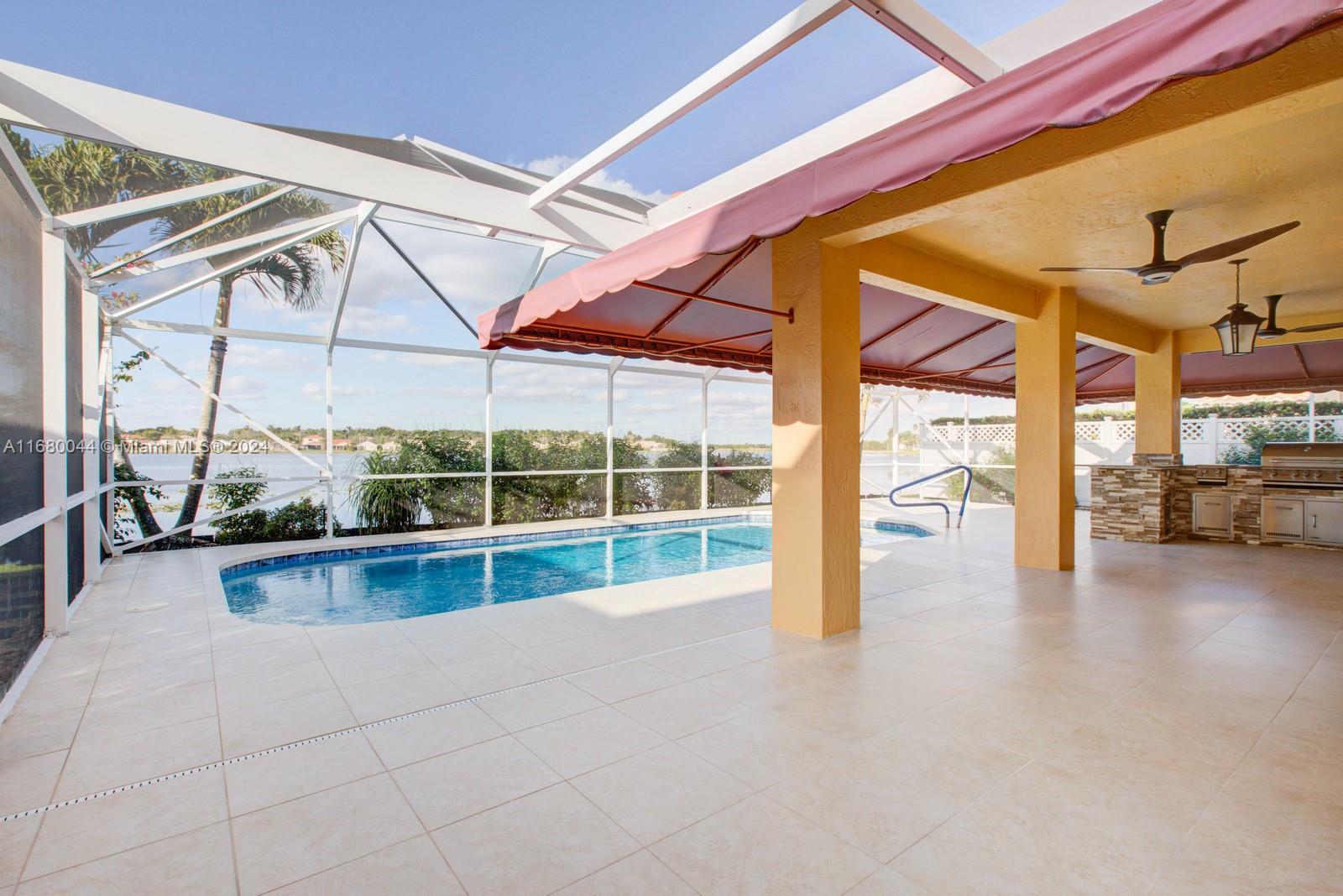 949 Crestview Cir