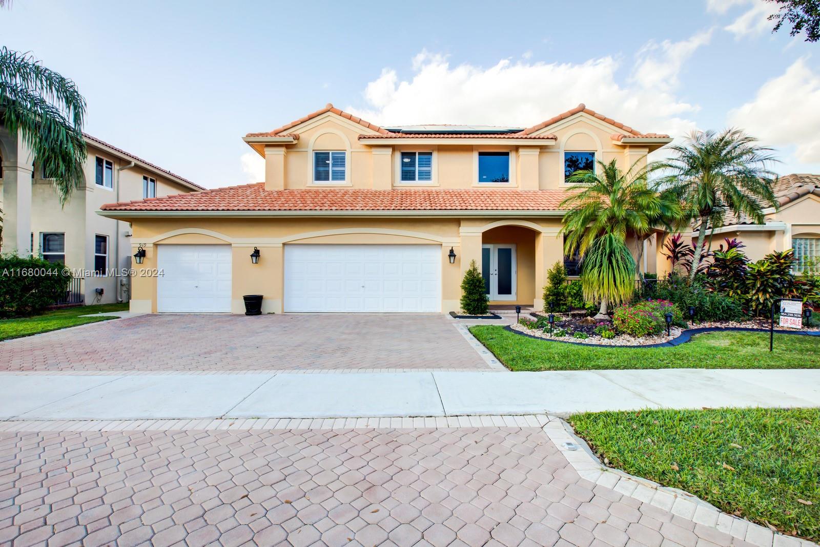 949 Crestview Cir