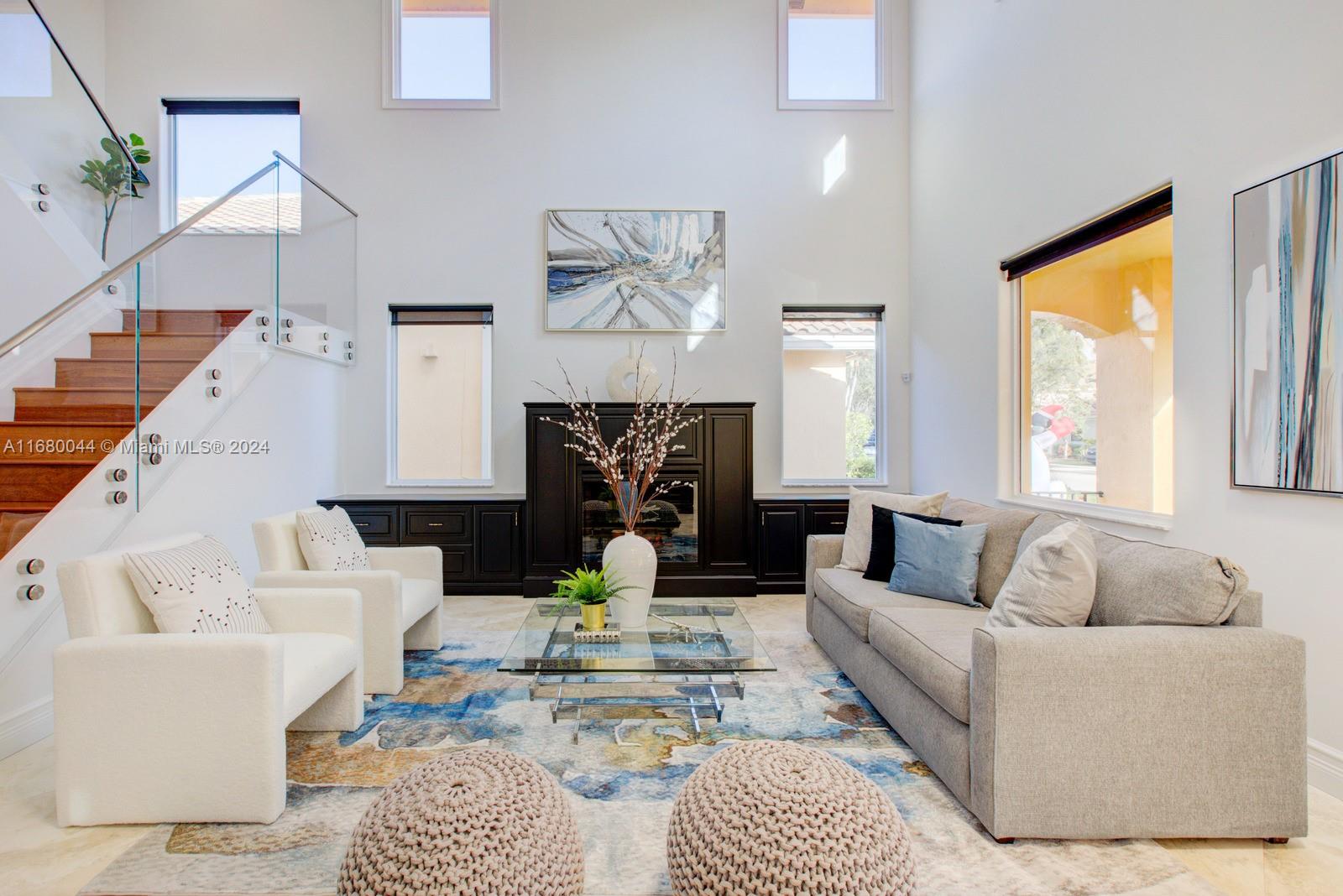 949 Crestview Cir