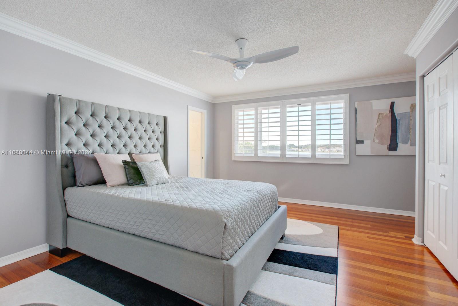 949 Crestview Cir
