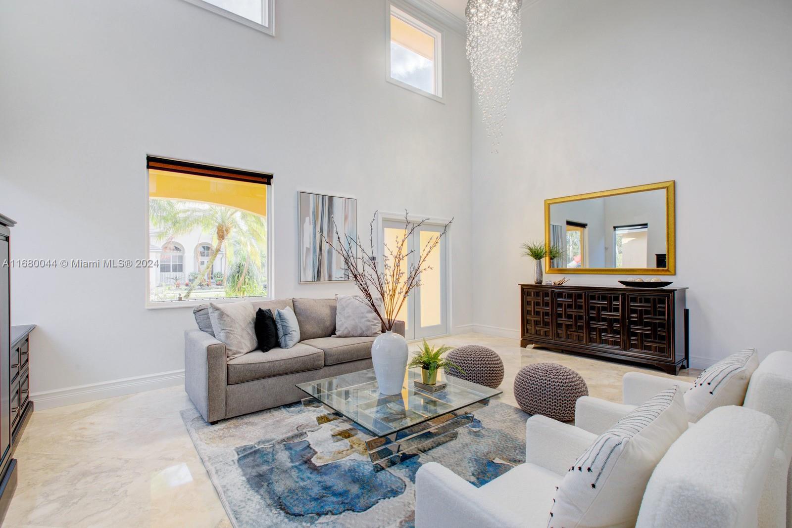 949 Crestview Cir