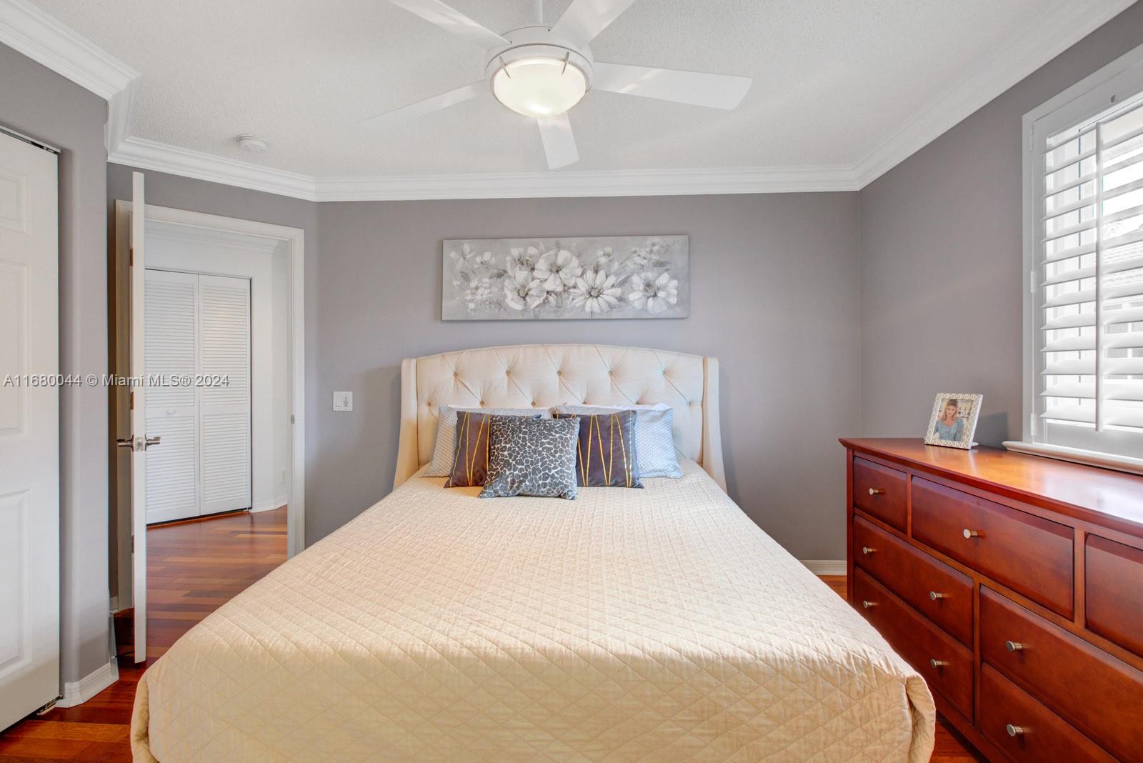 949 Crestview Cir