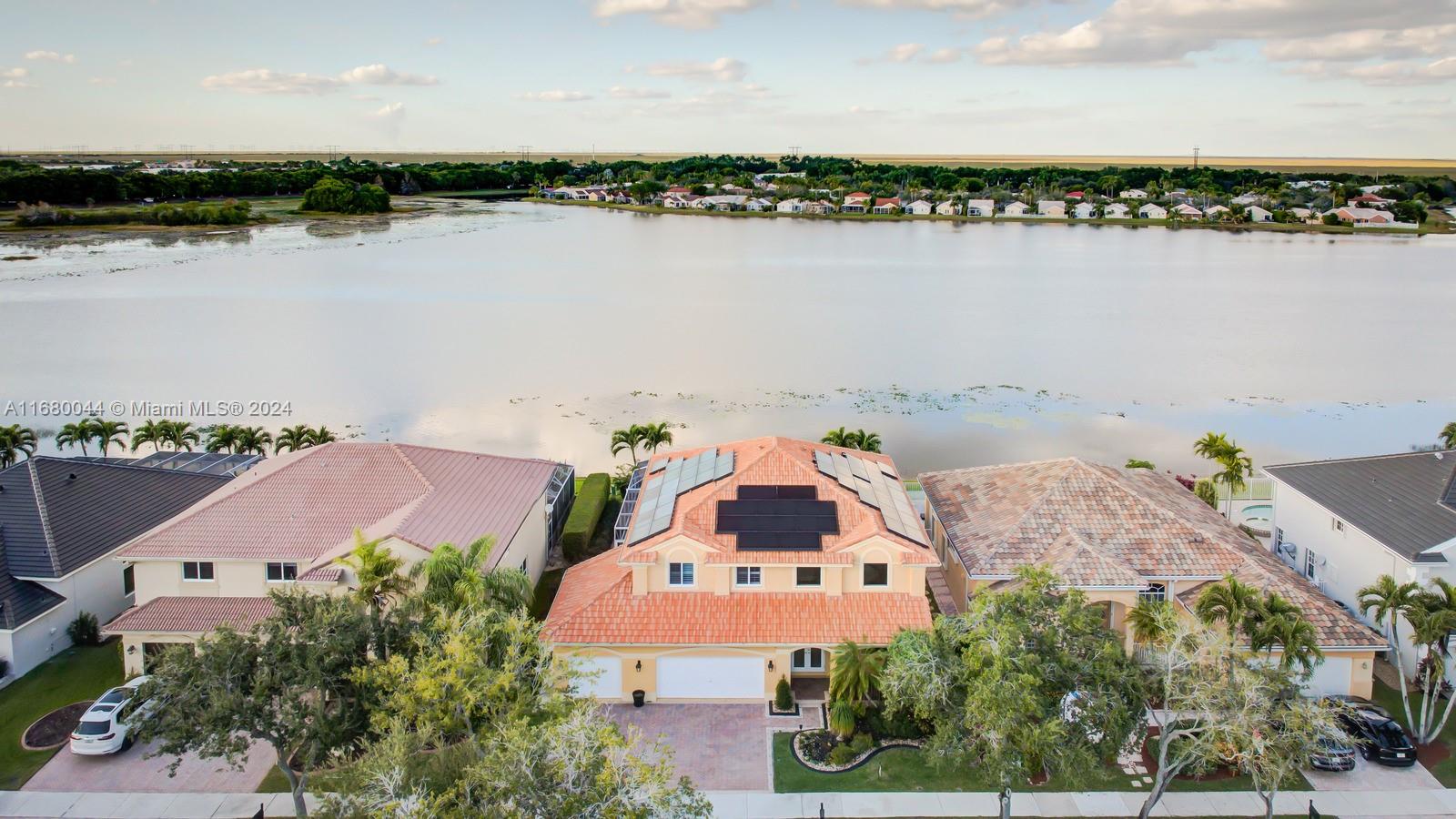 949 Crestview Cir