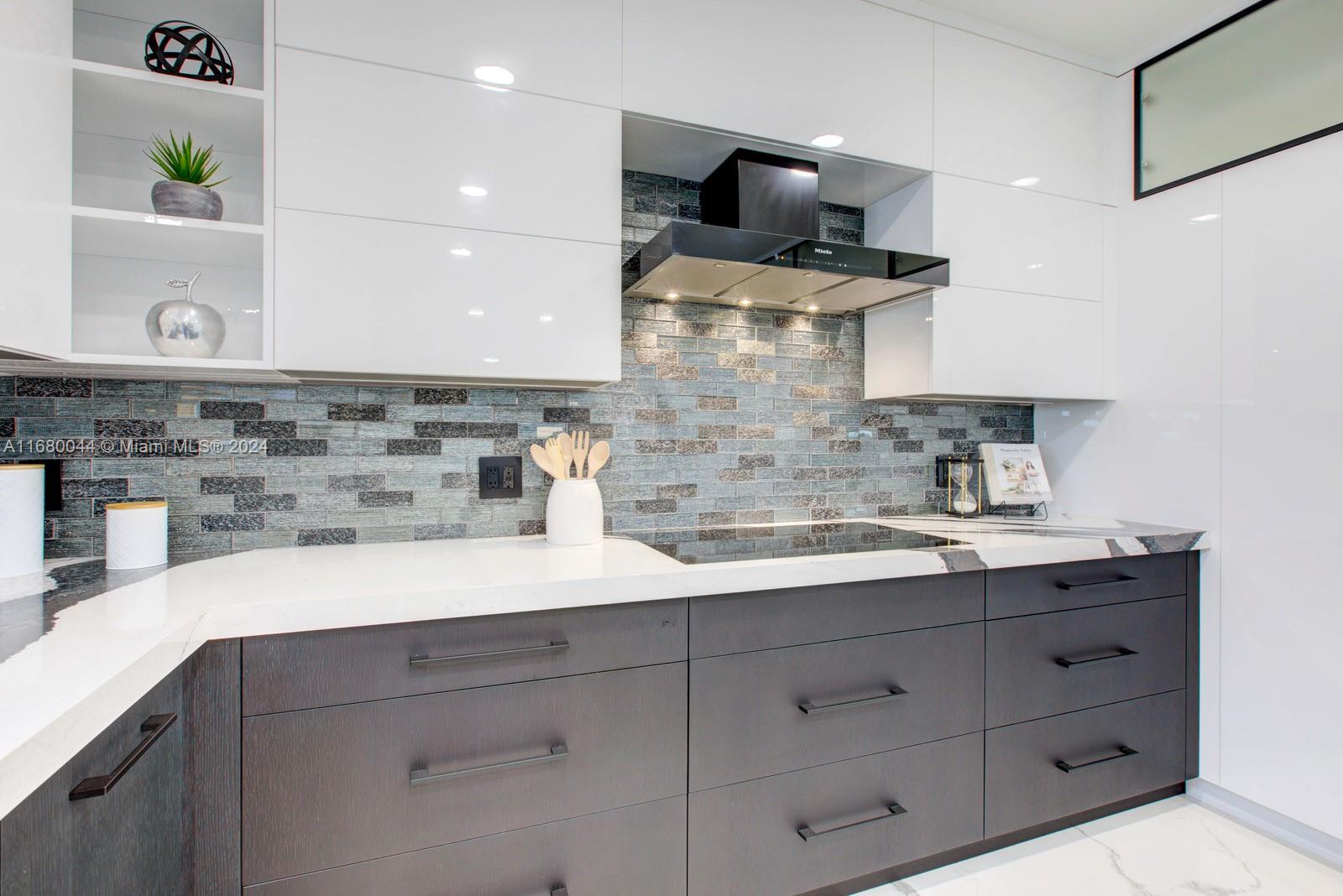 949 Crestview Cir