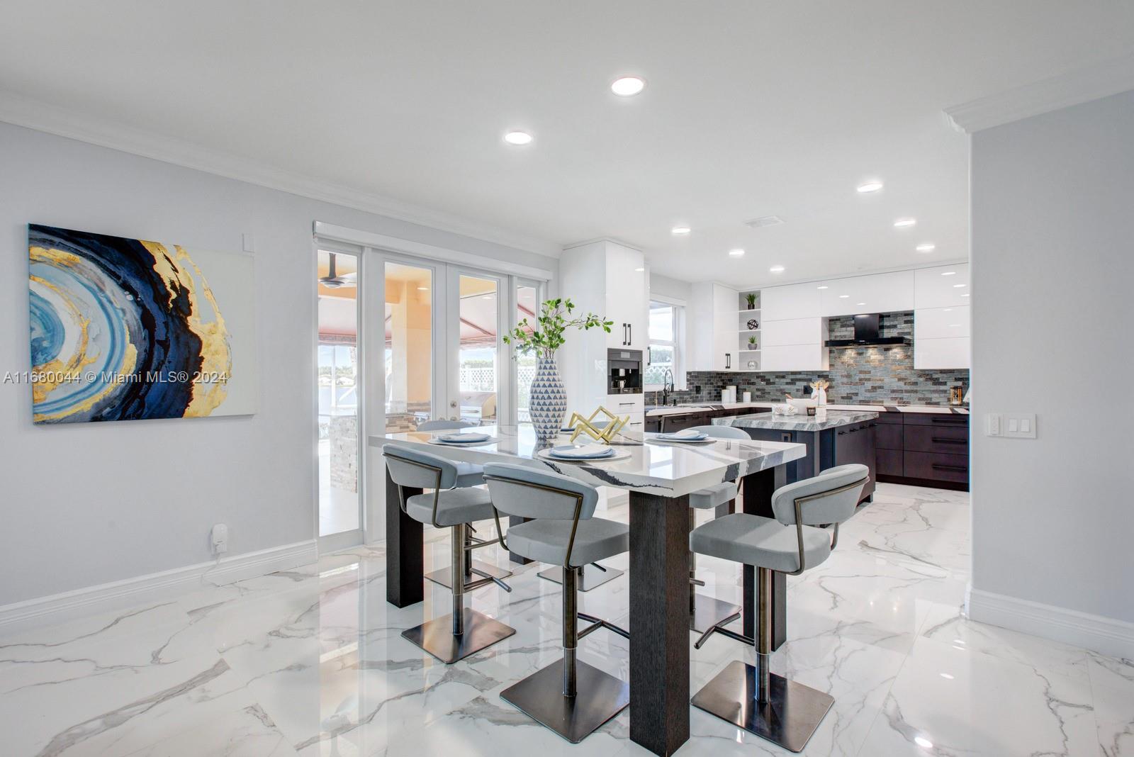 949 Crestview Cir