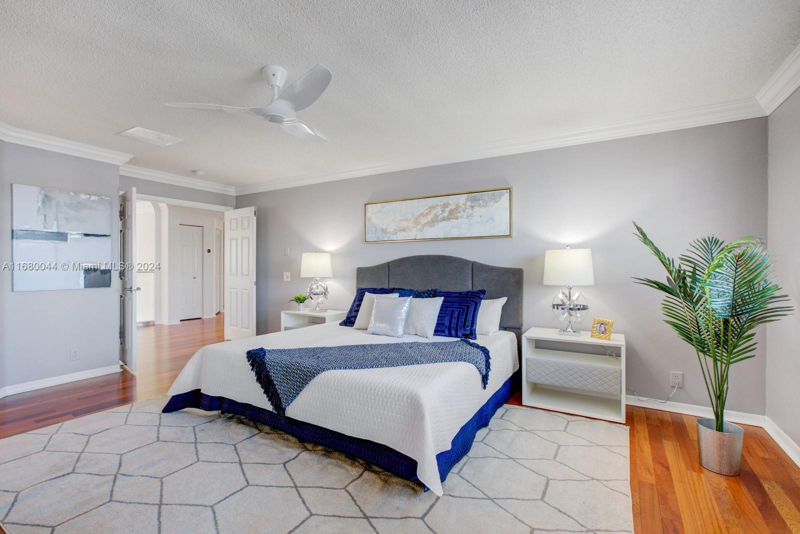 949 Crestview Cir