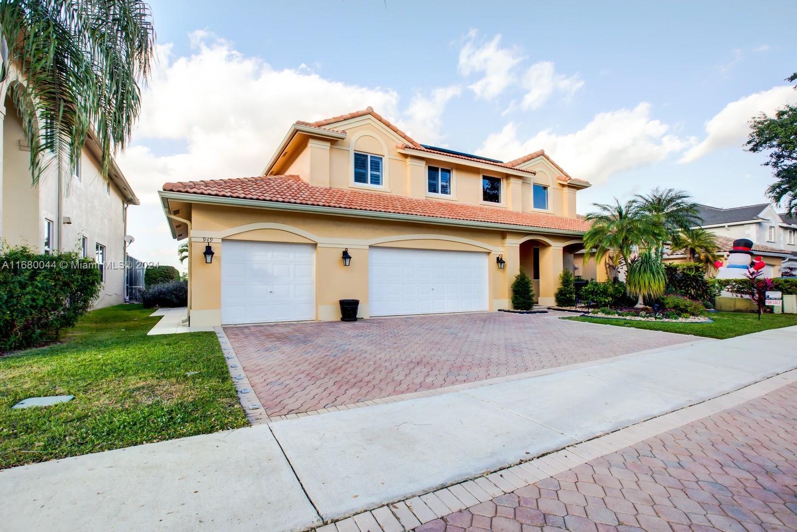 949 Crestview Cir