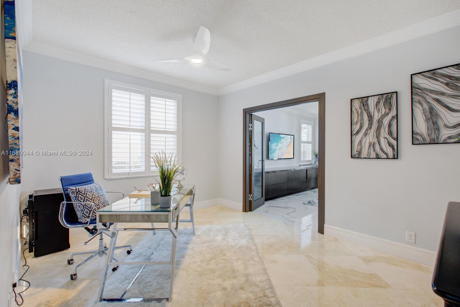 949 Crestview Cir