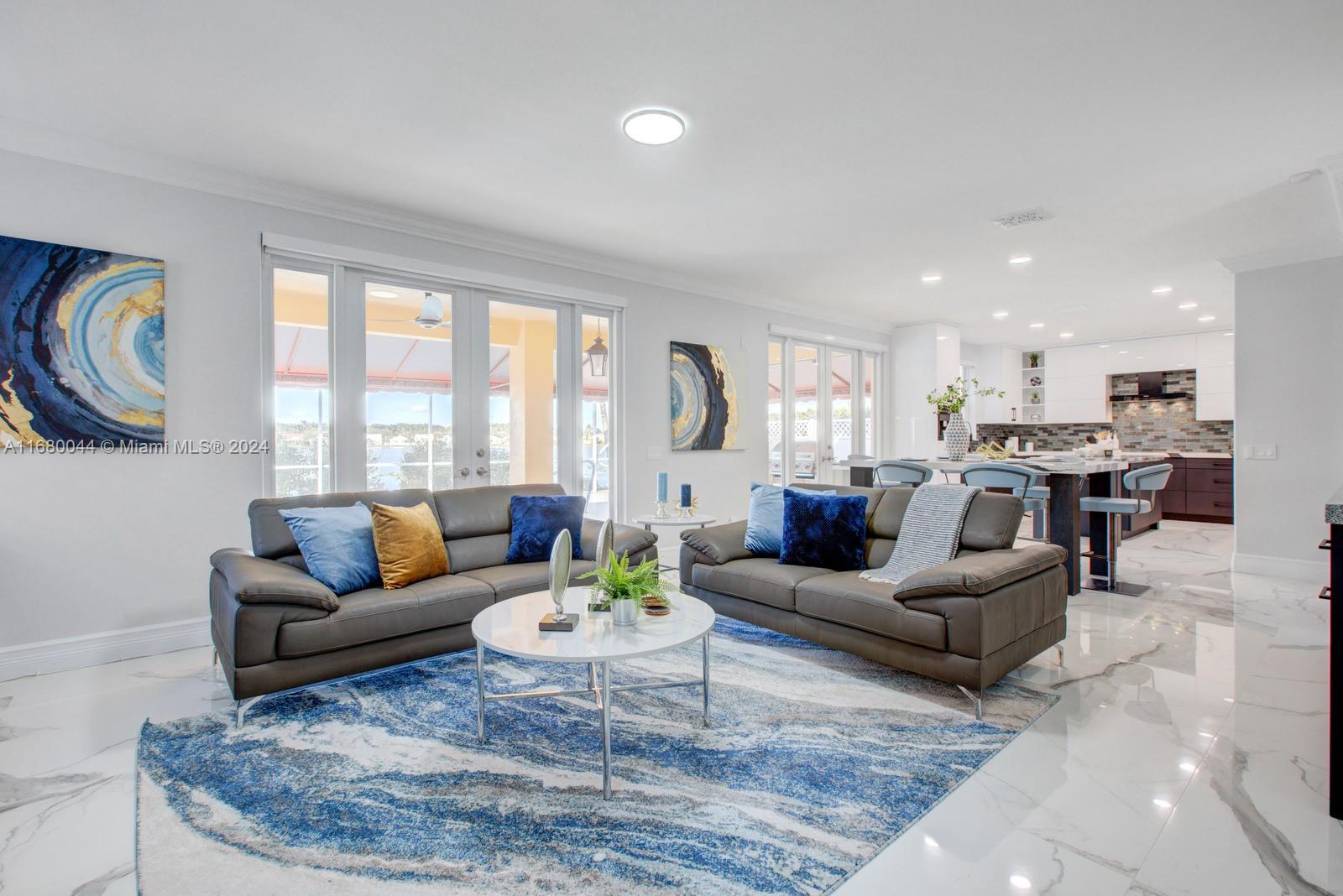 949 Crestview Cir