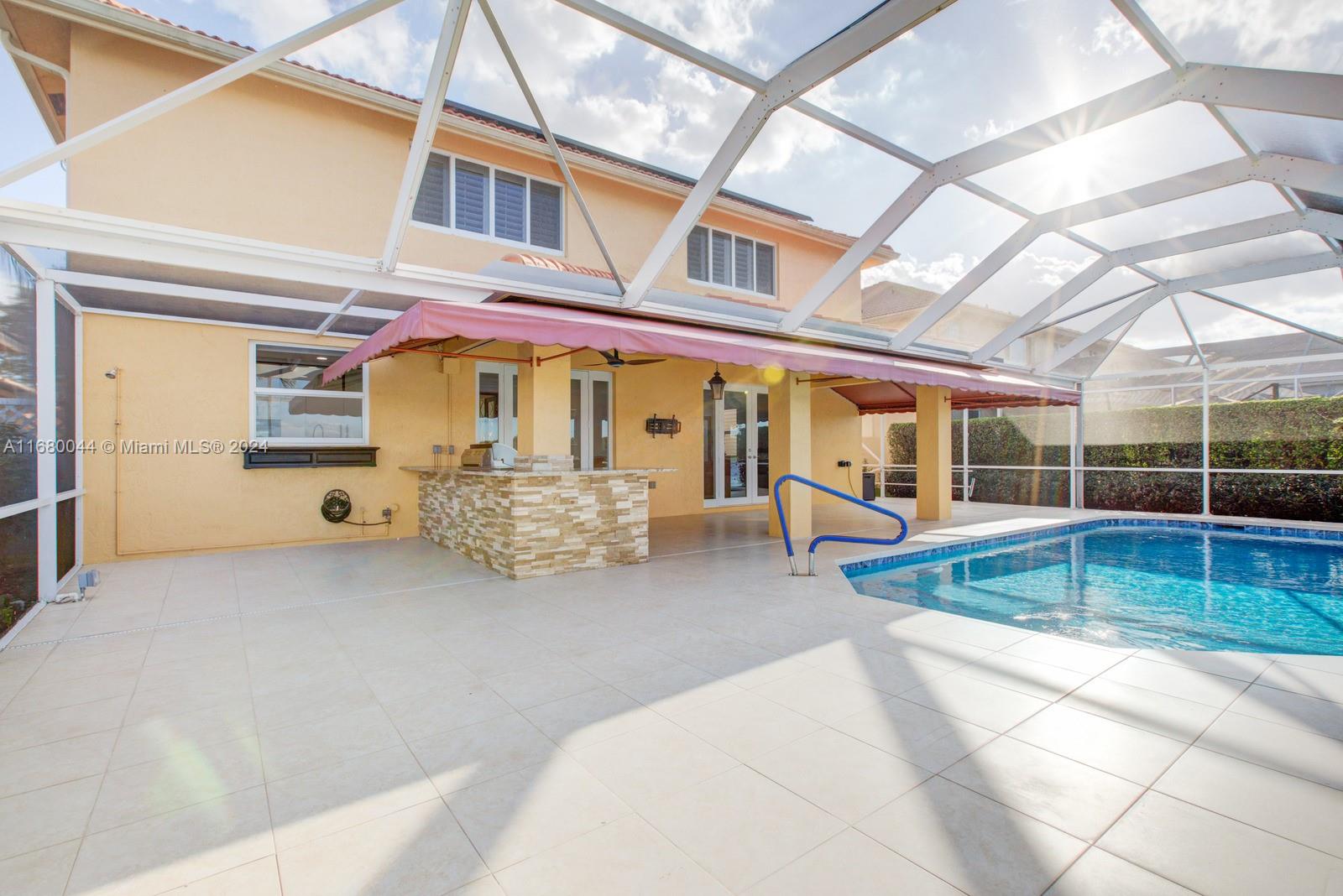 949 Crestview Cir