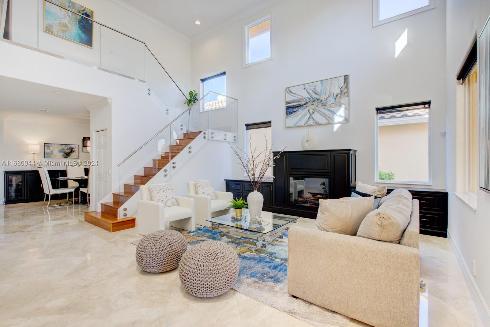 949 Crestview Cir