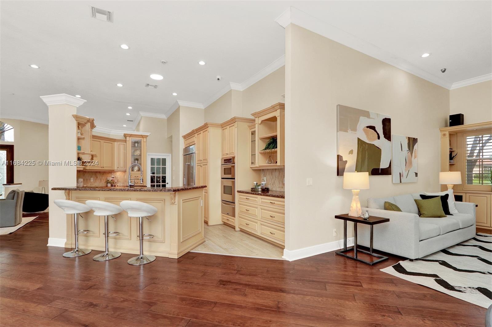 3217 Huntington