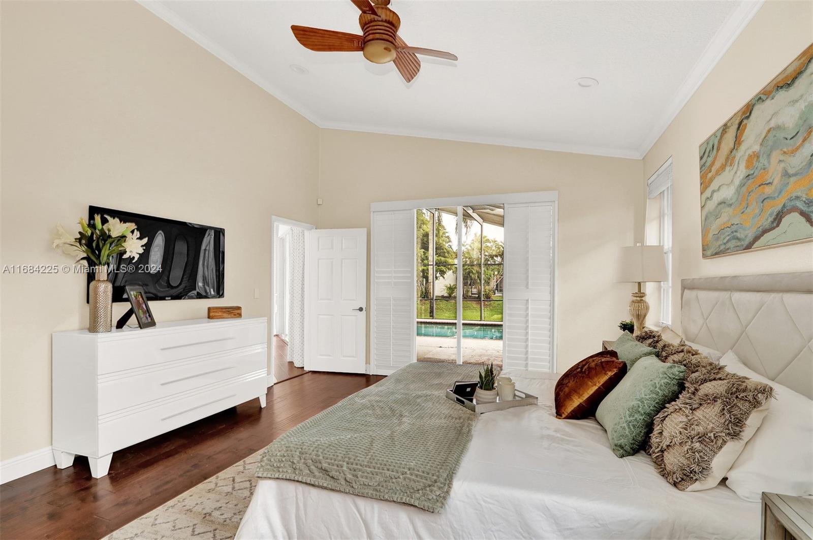 3217 Huntington