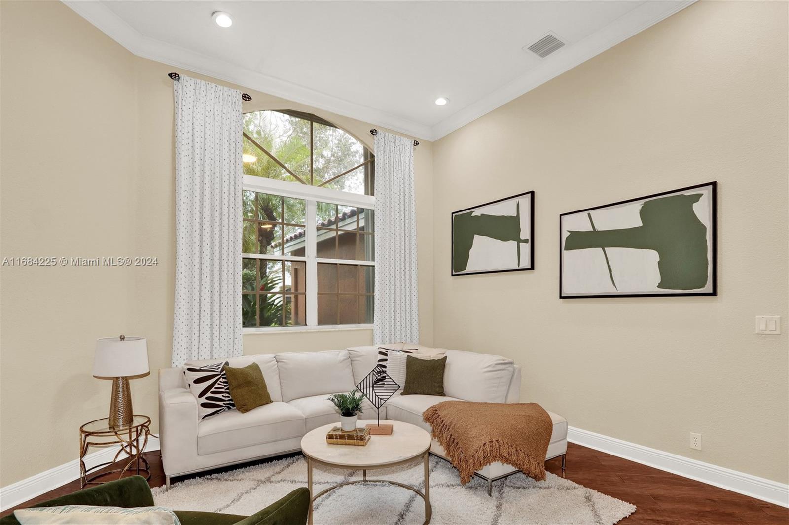 3217 Huntington