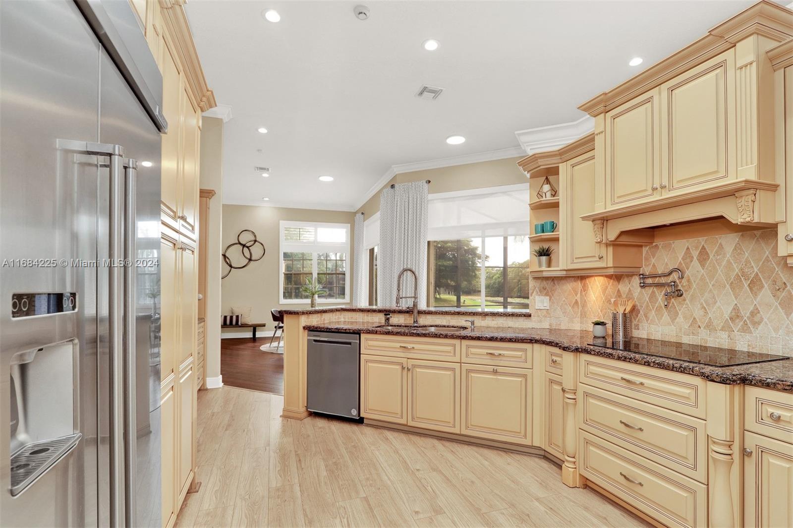 3217 Huntington
