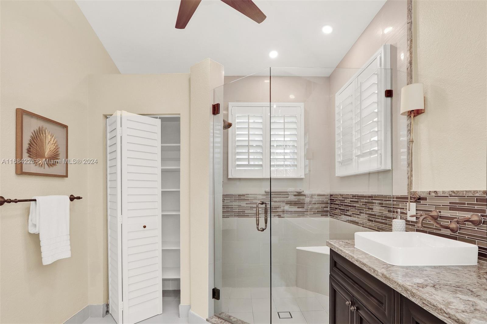 3217 Huntington
