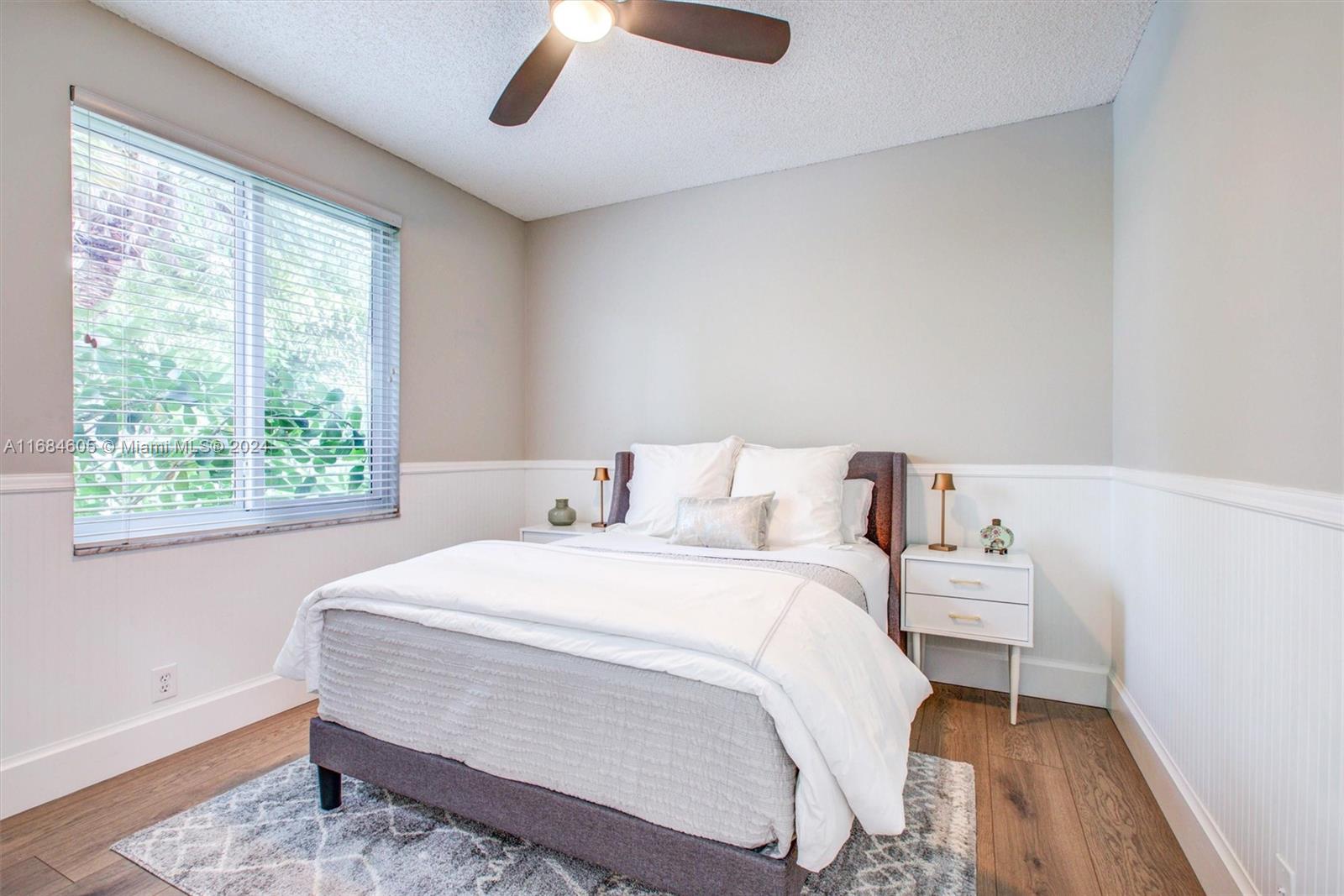 982 Crestview Cir