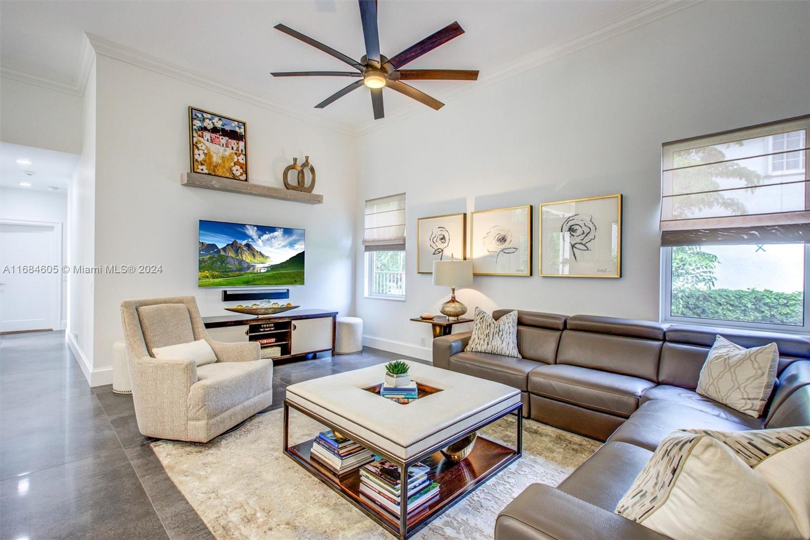 982 Crestview Cir