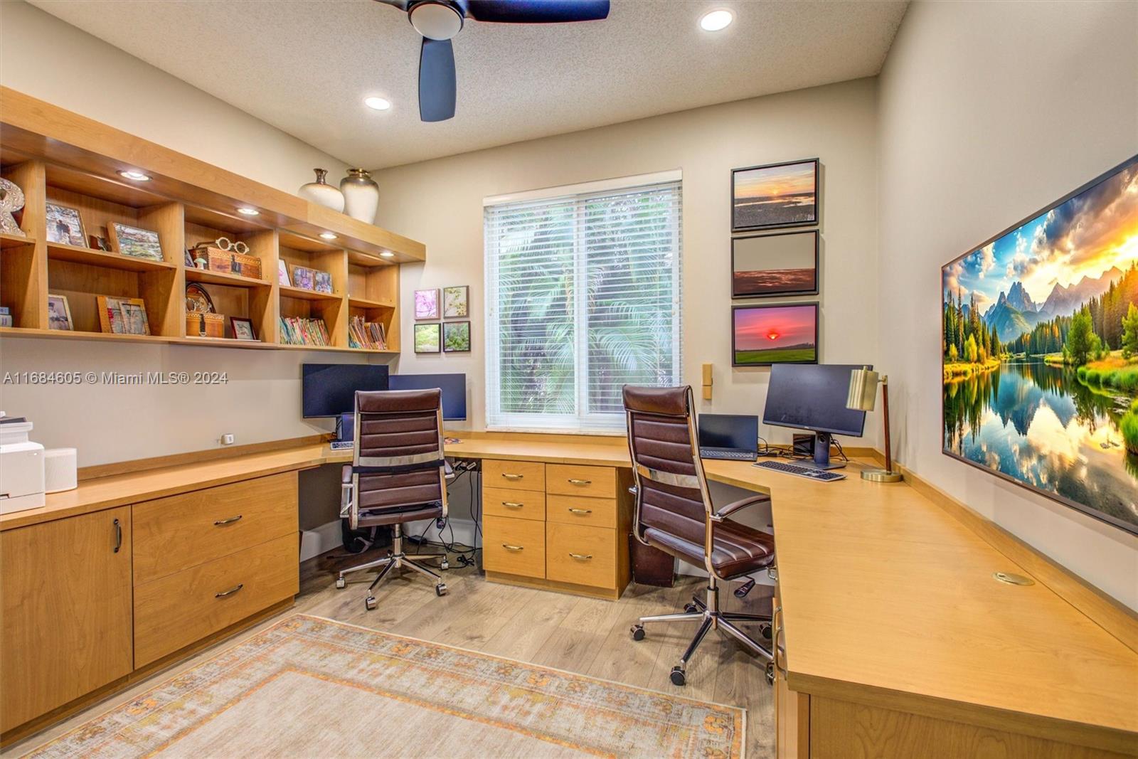 982 Crestview Cir
