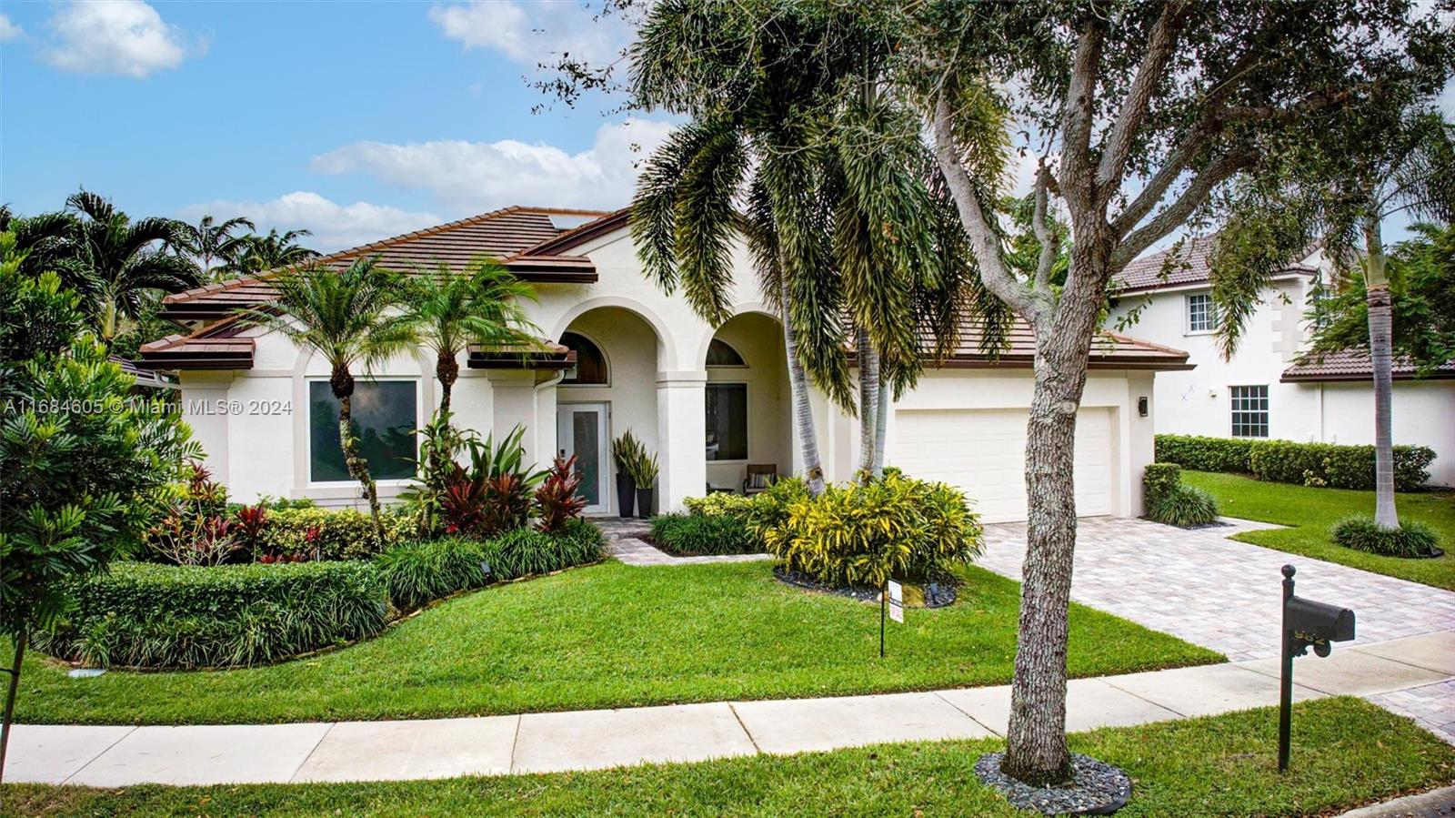 982 Crestview Cir