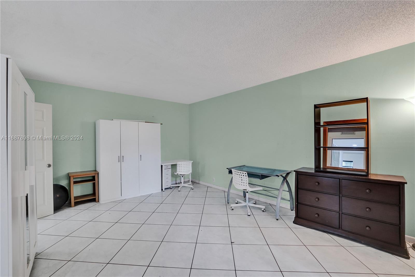 2700 S University Dr # 4B