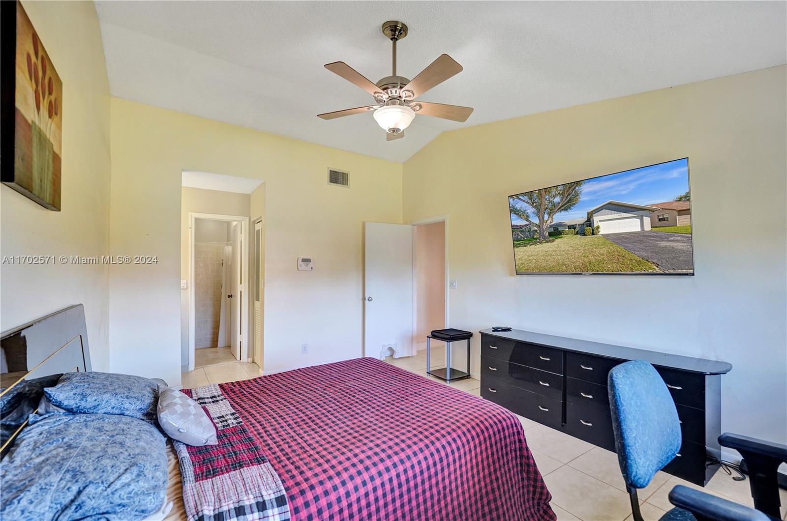 9227 NW 48th St